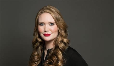 How are Sarah J. Maas’s Books Connected: An Insightful Analysis